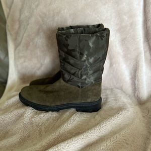Camo suede waterproof boots aquatalia brand of boot